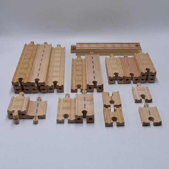 Lot of 30 Genuine REVERSIBLE 2 SIDES Thomas Roads Wooden Tracks Connectors - Picture 3 of 11